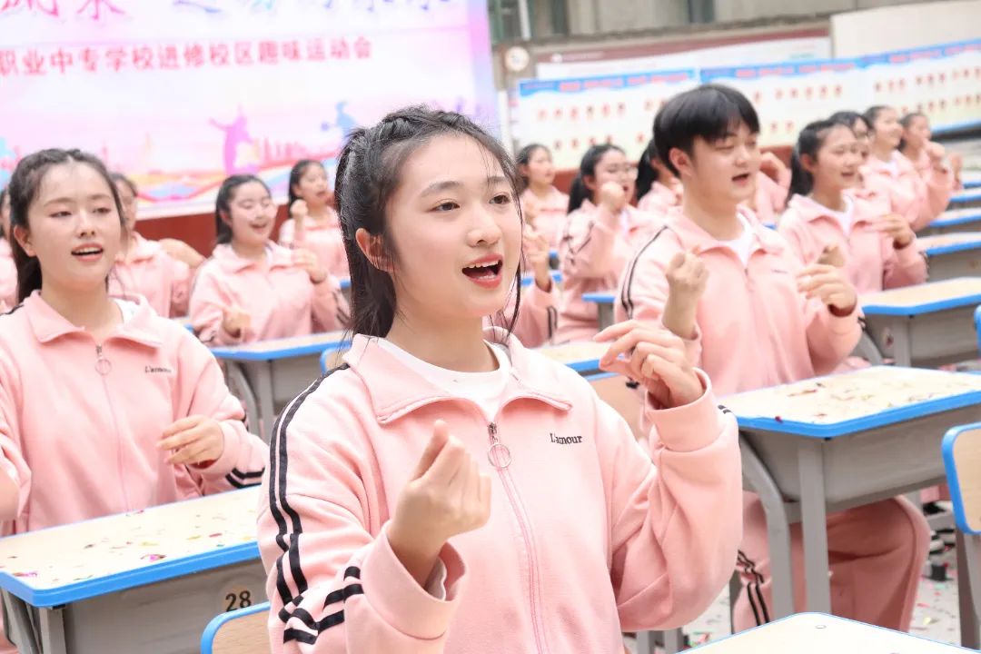 �����ഺ��������չ�����Ƿ�ò|�����ְ��ѧϰУ��Ȥζ�˶���