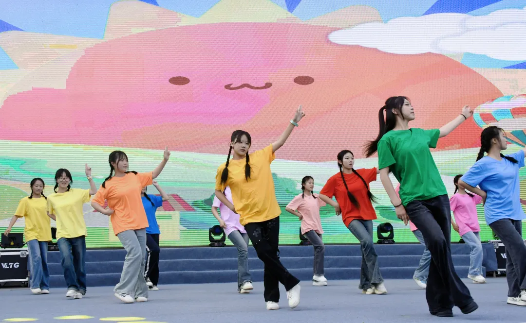 ������ְ�ഺ����������������������У