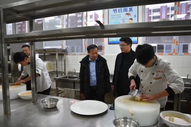 �ԺУ������ƽ̨����ʵ�ֳ�Ч���˲�����